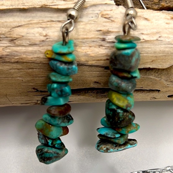 Turquoises Chip Earrings. - Picture 3 of 5